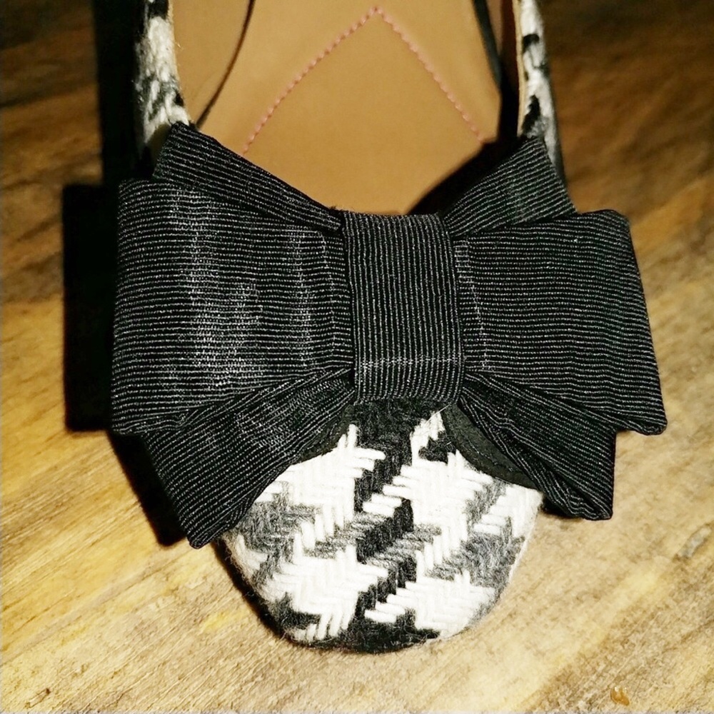 Isaac Mizrahi New York Lauren Black Suede Pumps - Picture 5 of 8
